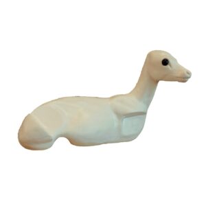 Rehkitz (Capreolus capreolus) liegend, nach rechts gedreht, ohne Beine